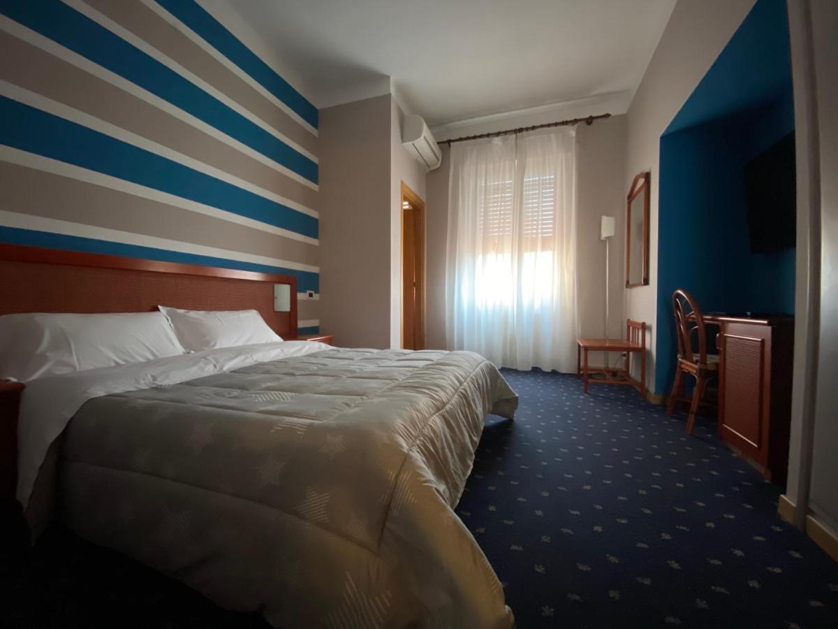 Hotel Kristina Imperia Extérieur photo