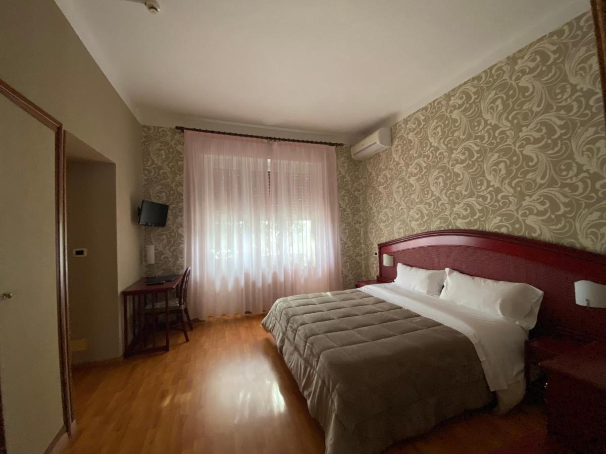 Hotel Kristina Imperia Extérieur photo