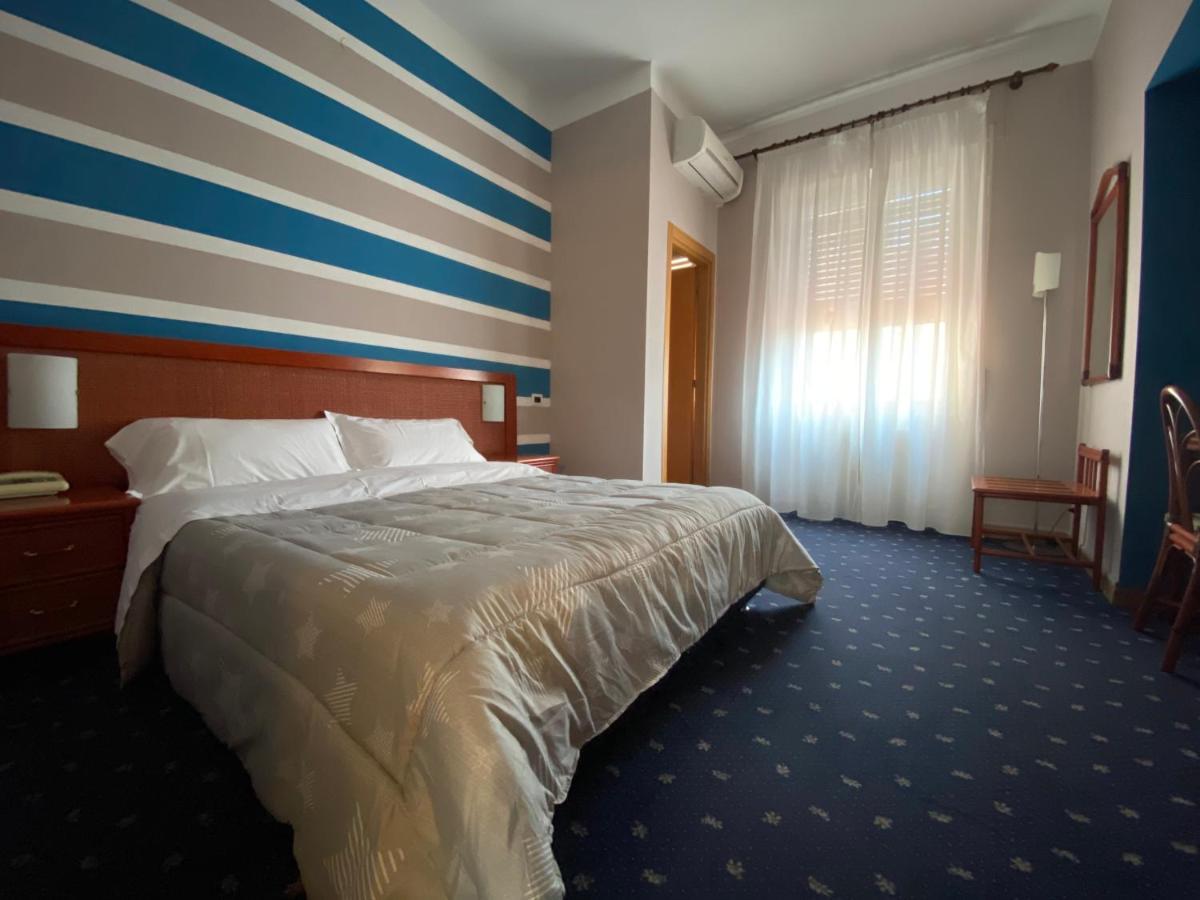 Hotel Kristina Imperia Extérieur photo