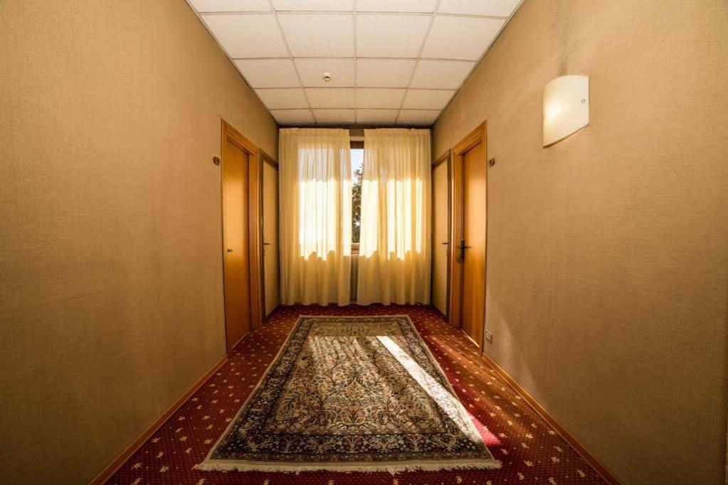 Hotel Kristina Imperia Extérieur photo
