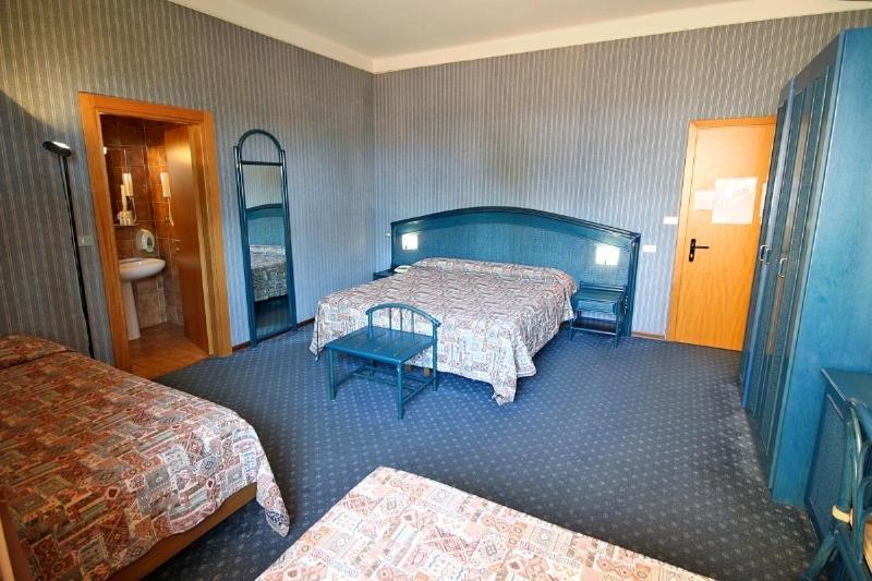 Hotel Kristina Imperia Extérieur photo