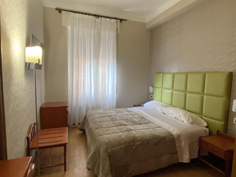 Hotel Kristina Imperia Extérieur photo