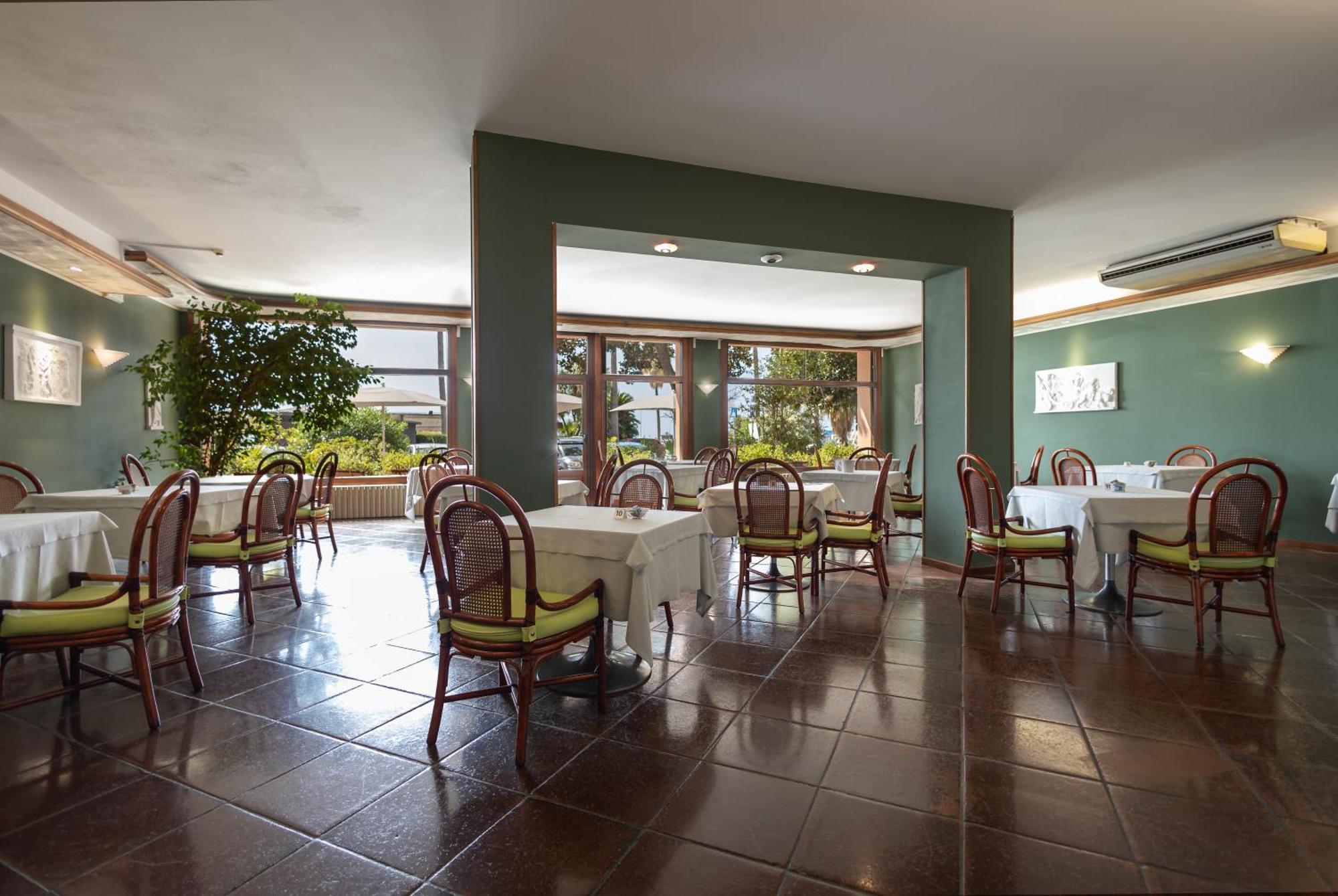 Hotel Kristina Imperia Extérieur photo