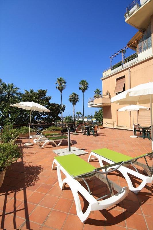 Hotel Kristina Imperia Extérieur photo