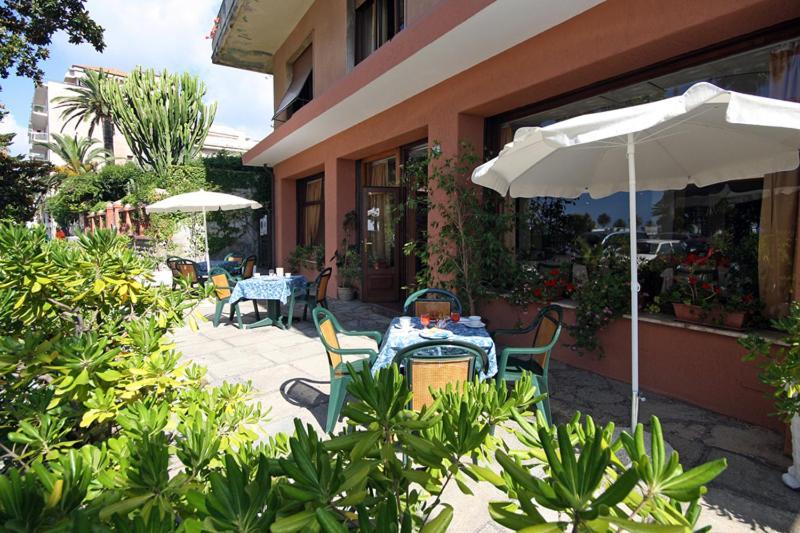 Hotel Kristina Imperia Extérieur photo