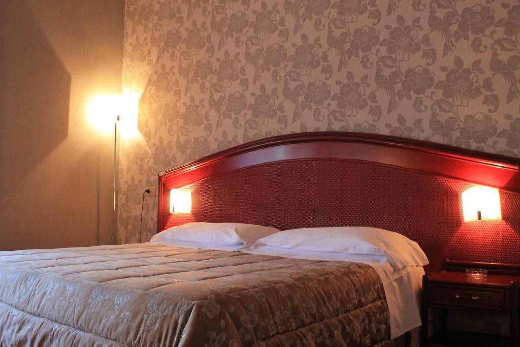 Hotel Kristina Imperia Chambre photo