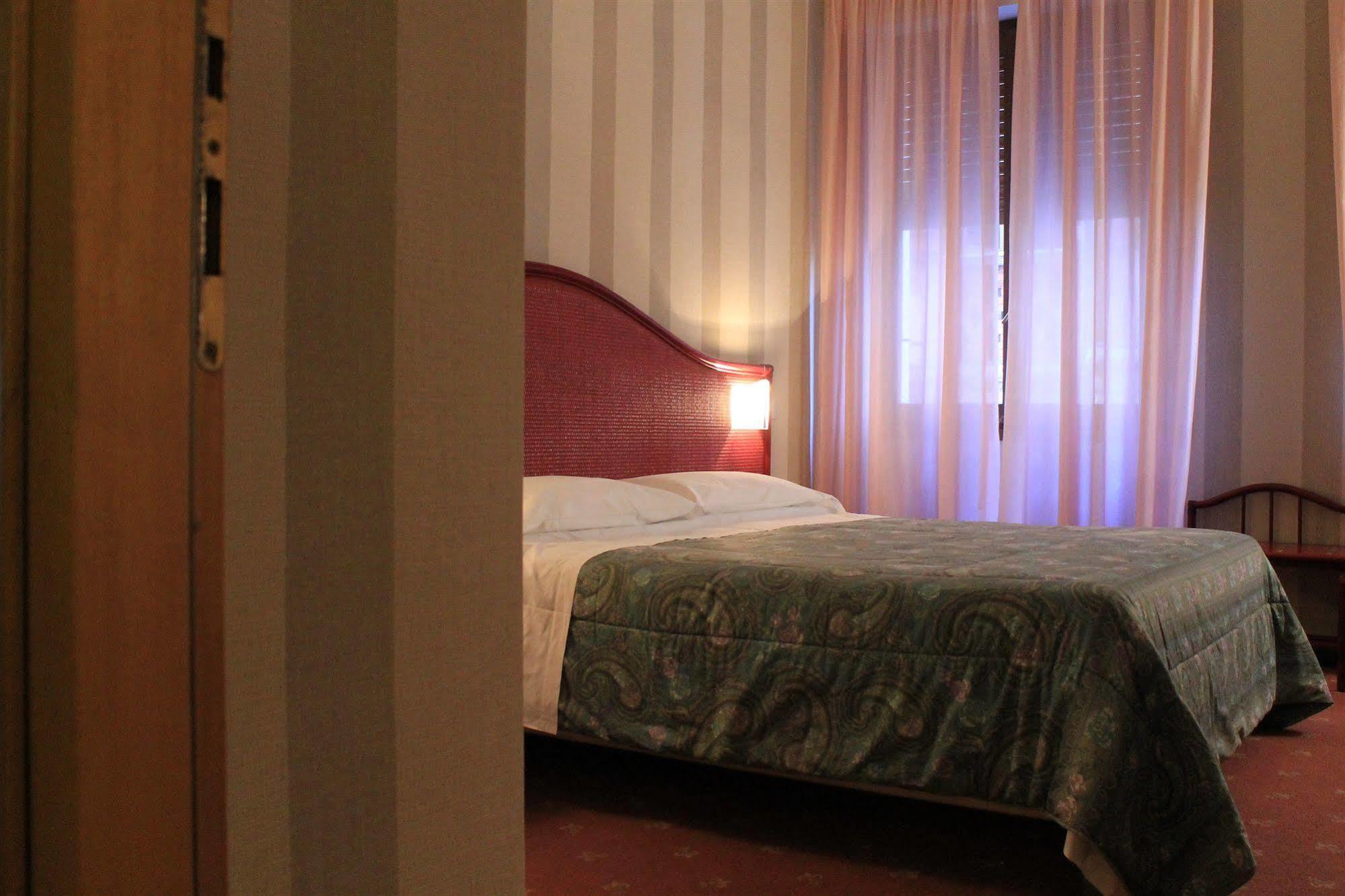 Hotel Kristina Imperia Extérieur photo