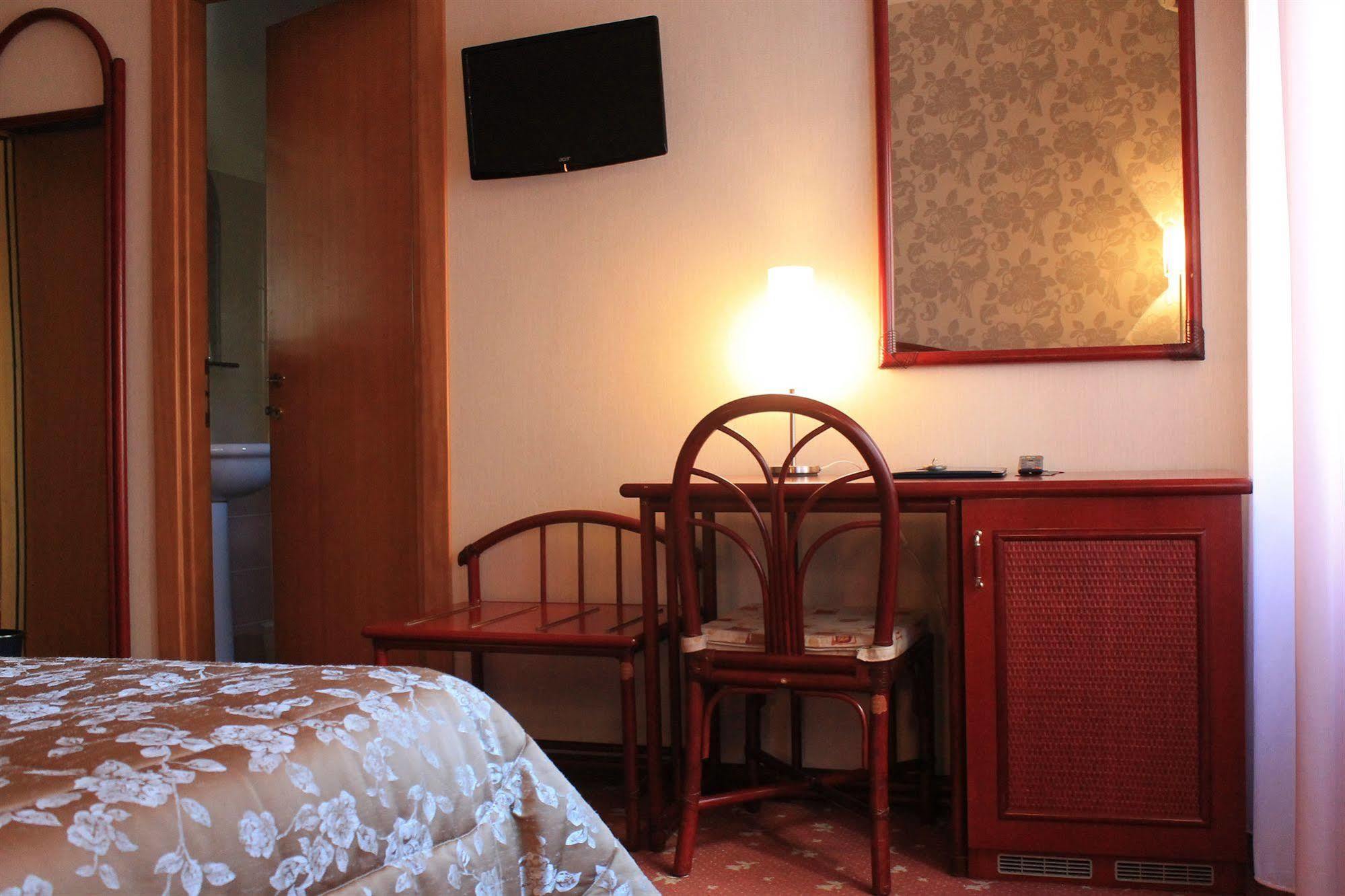 Hotel Kristina Imperia Extérieur photo