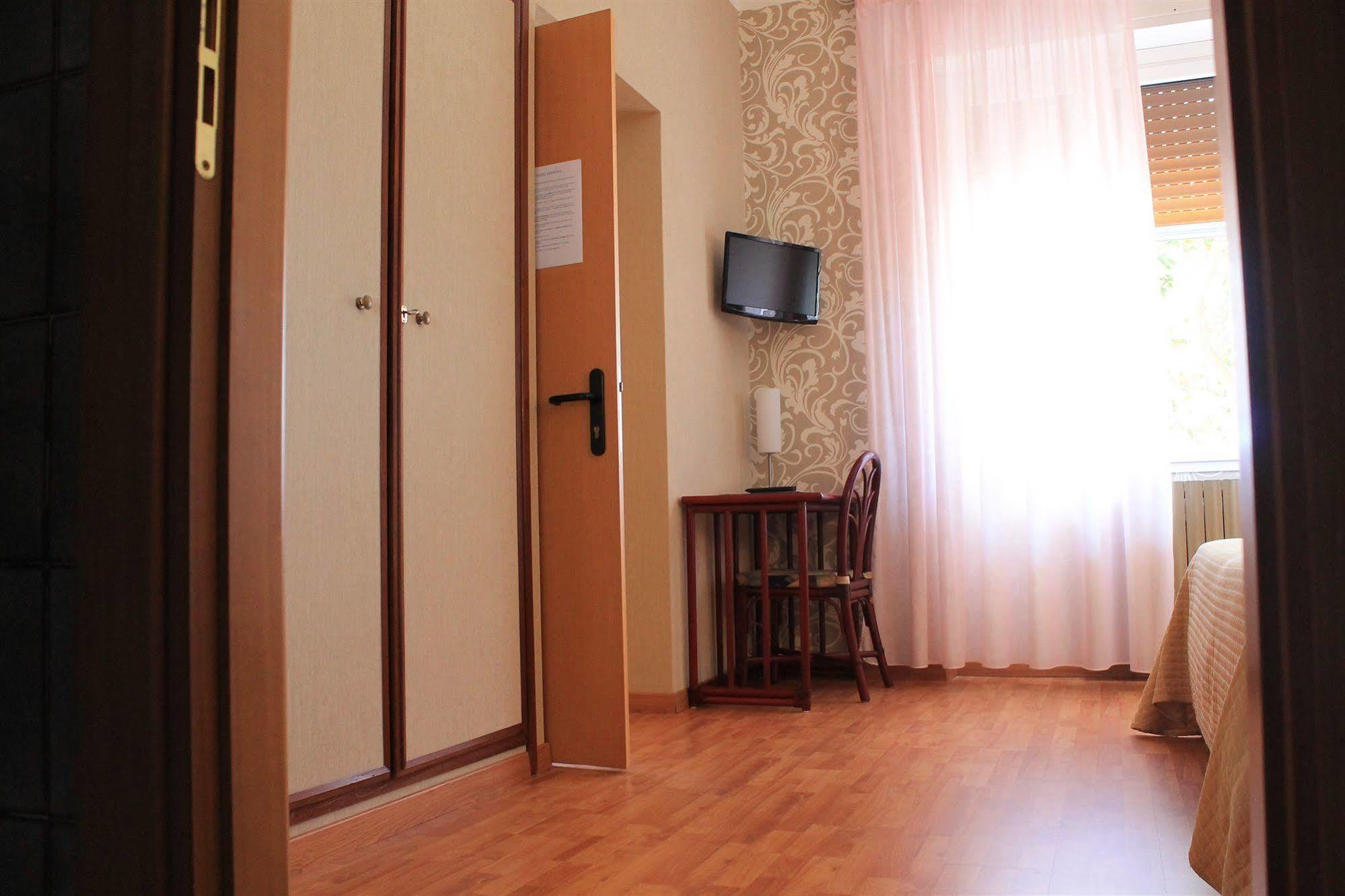 Hotel Kristina Imperia Extérieur photo