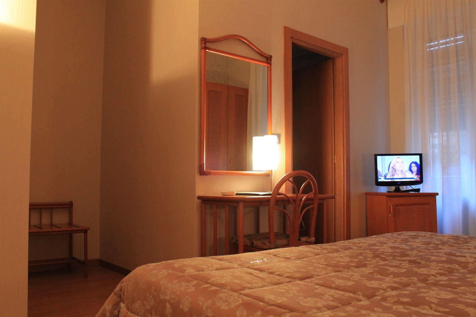 Hotel Kristina Imperia Extérieur photo