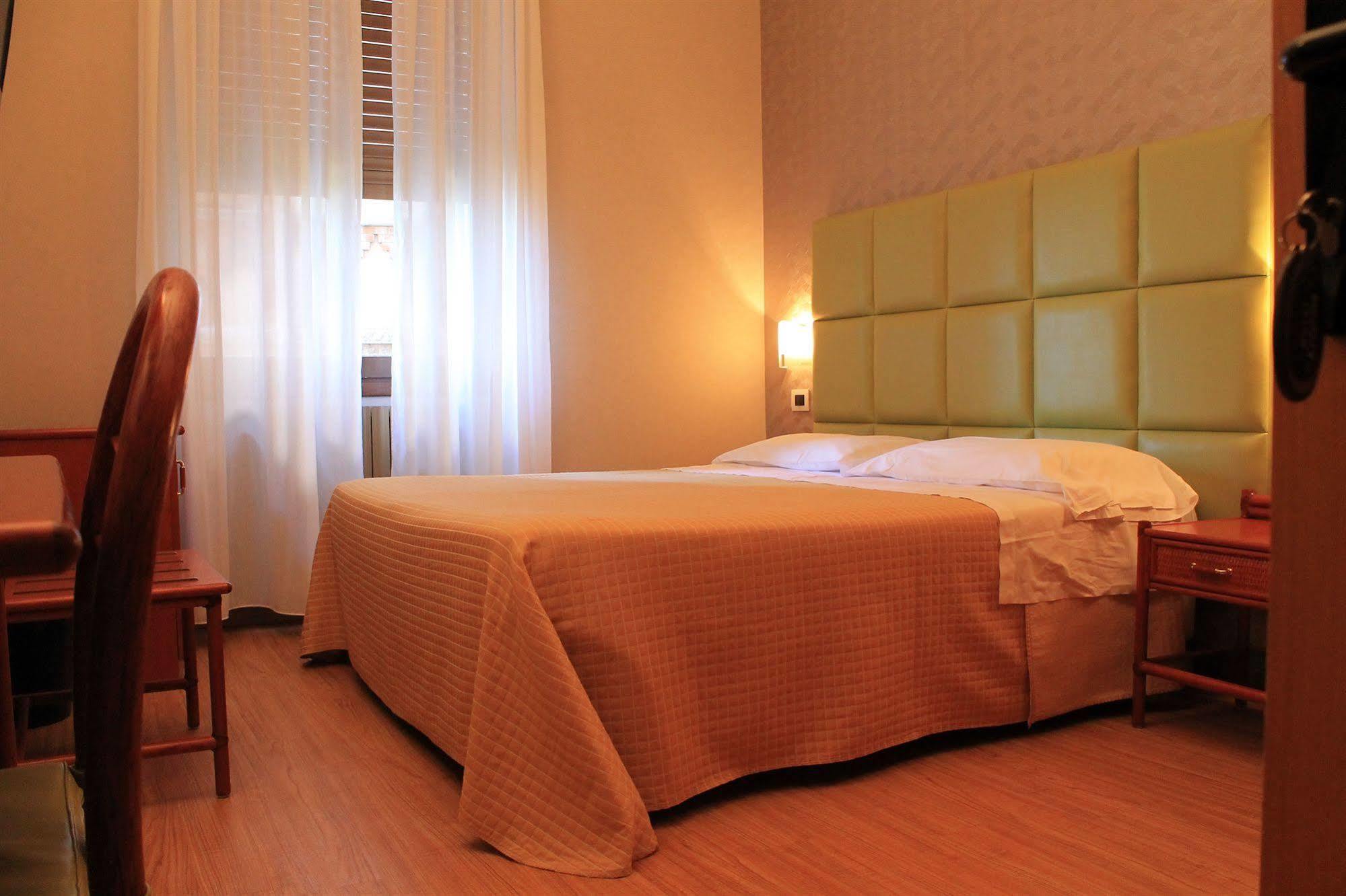 Hotel Kristina Imperia Extérieur photo