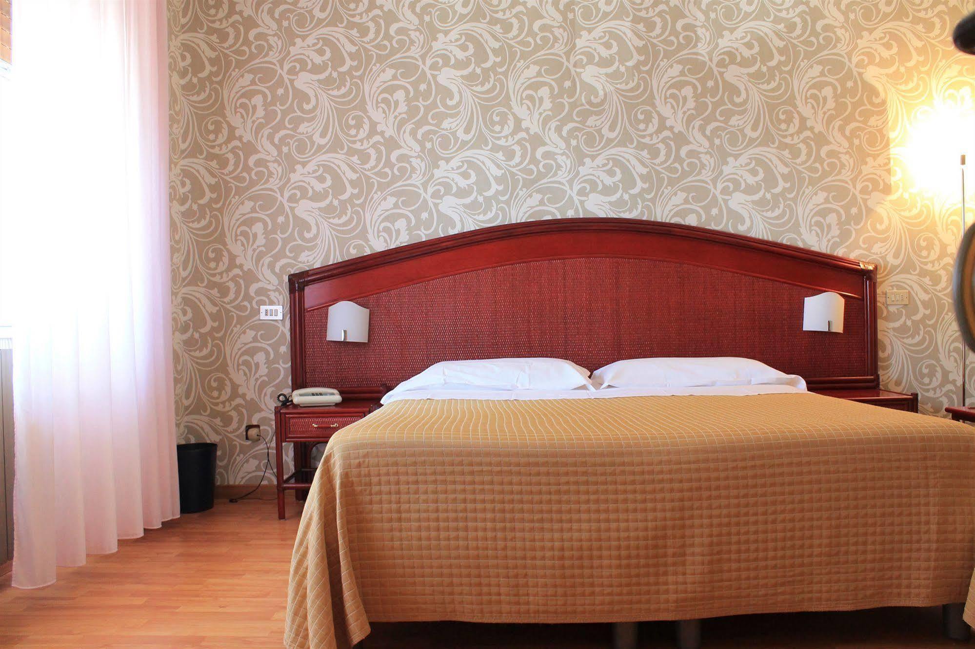 Hotel Kristina Imperia Extérieur photo