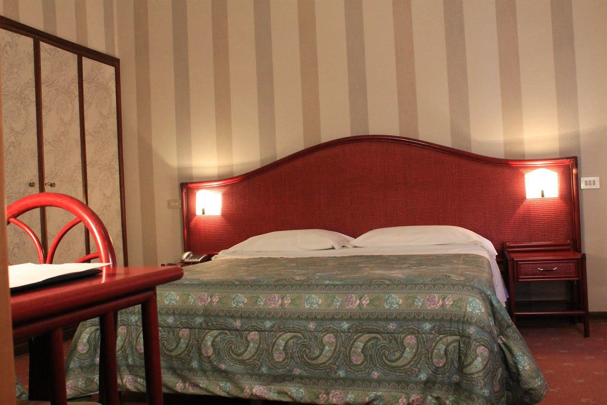 Hotel Kristina Imperia Extérieur photo