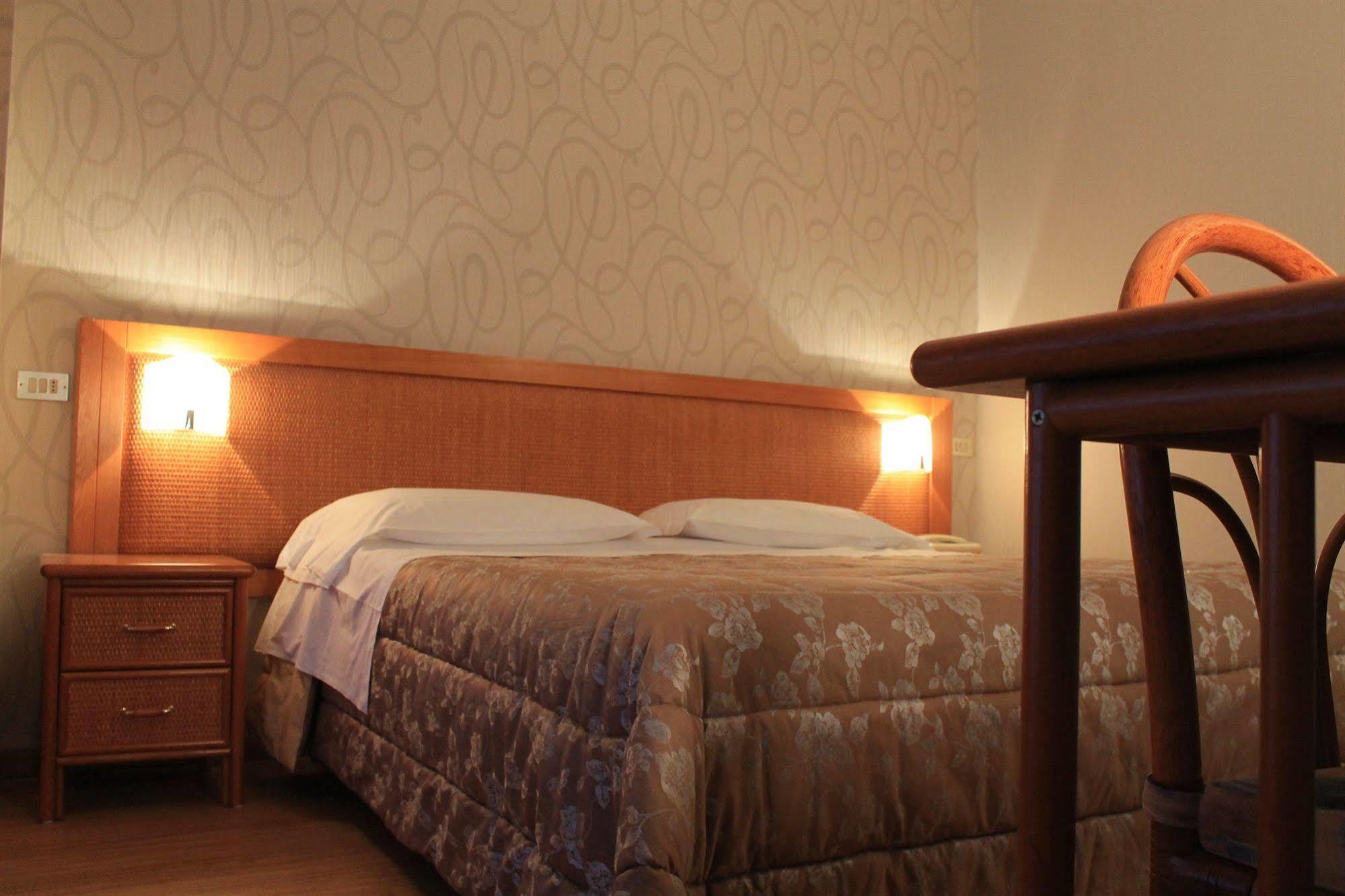 Hotel Kristina Imperia Extérieur photo